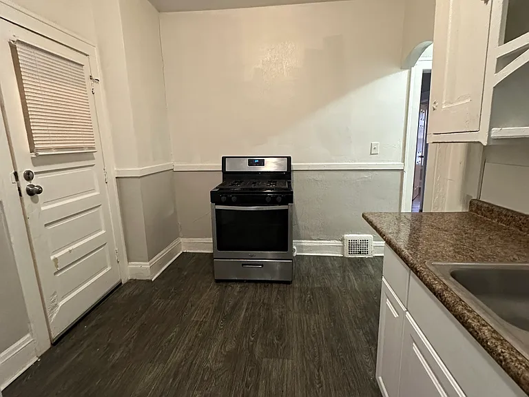 13811 Byron Ave #6 — Photo 6