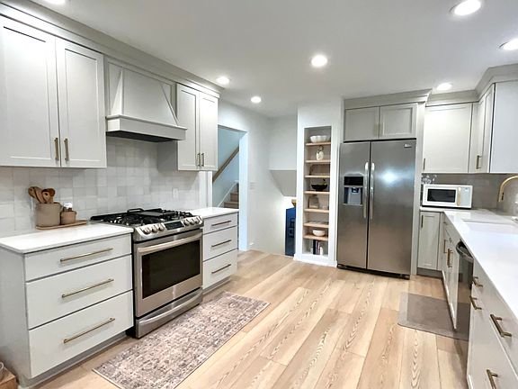 3rd image of 4509 Canterbury Ave