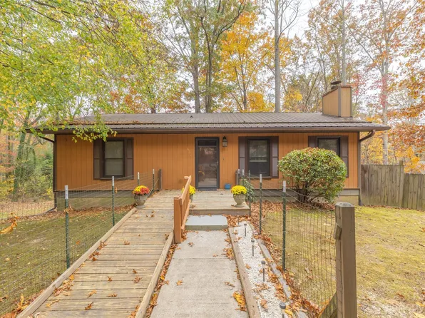602 Beechwood Lakes Dr, Hendersonville, NC 28792
