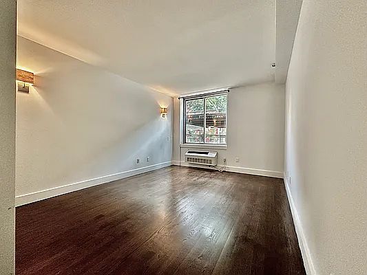 1st image of 178 E 117th St APT 1B