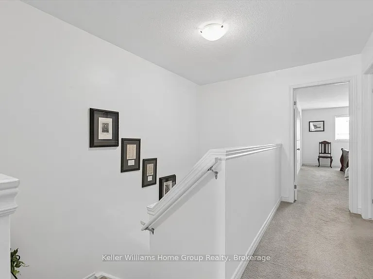 12 Ambrous Cres — Photo 16