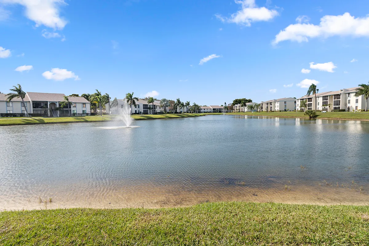 Building Photo - 1110 Green Pine Blvd #H2