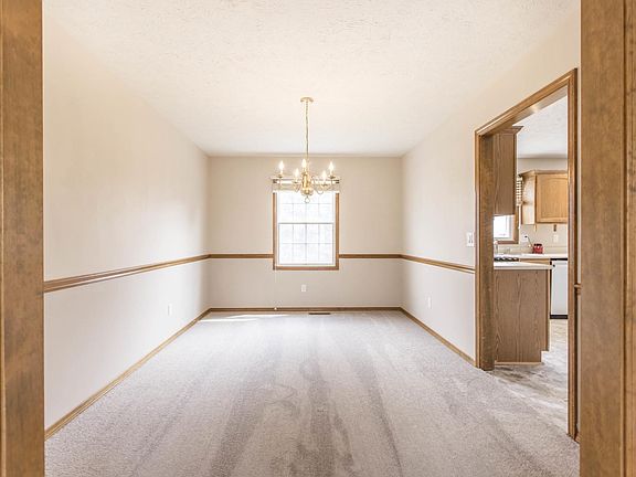 5th image of 28 Breckenwood Ct
