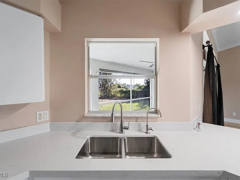 234 Pullman St — Photo 43