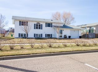 921 Antelope Dr, Hazen, ND 58545