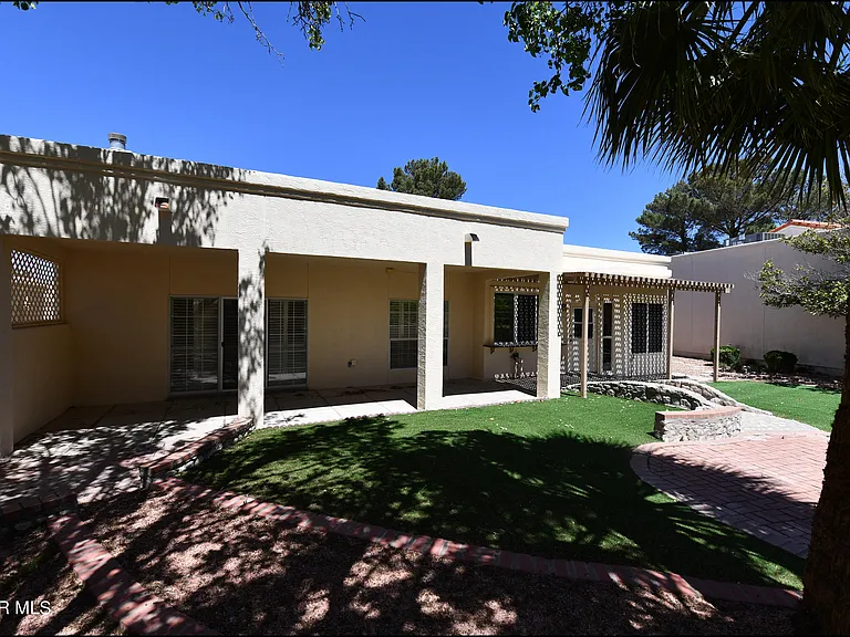 1004 Los Jardines Cir — Photo 33