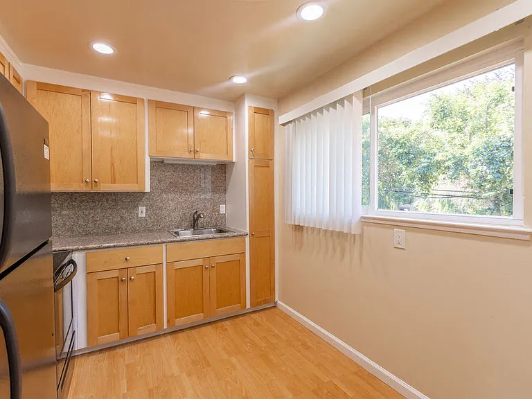 Sandalwood Apartments — Photo 20