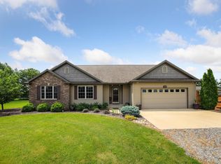 24212 Greenleaf Rd, Farmer City, IL 61842