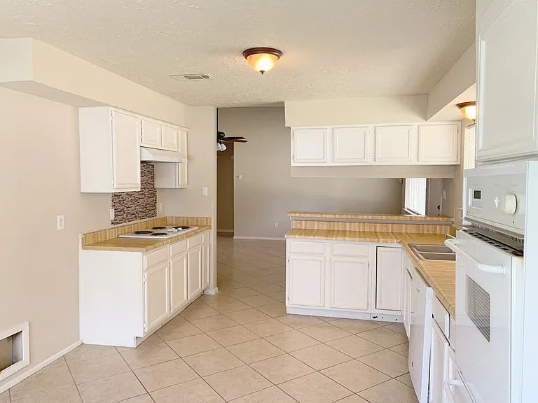17138 Cutter Way — Photo 7