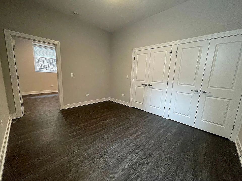 Photos showcases a similar unit in the building. Actual unit may vary.