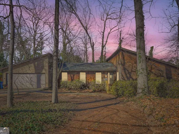 1012 Deer Chase Ct, Stone Mountain, GA 30088