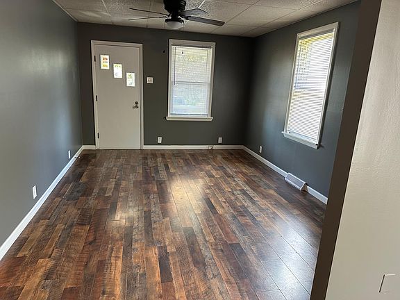 3rd image of 2227 Dewey Ave