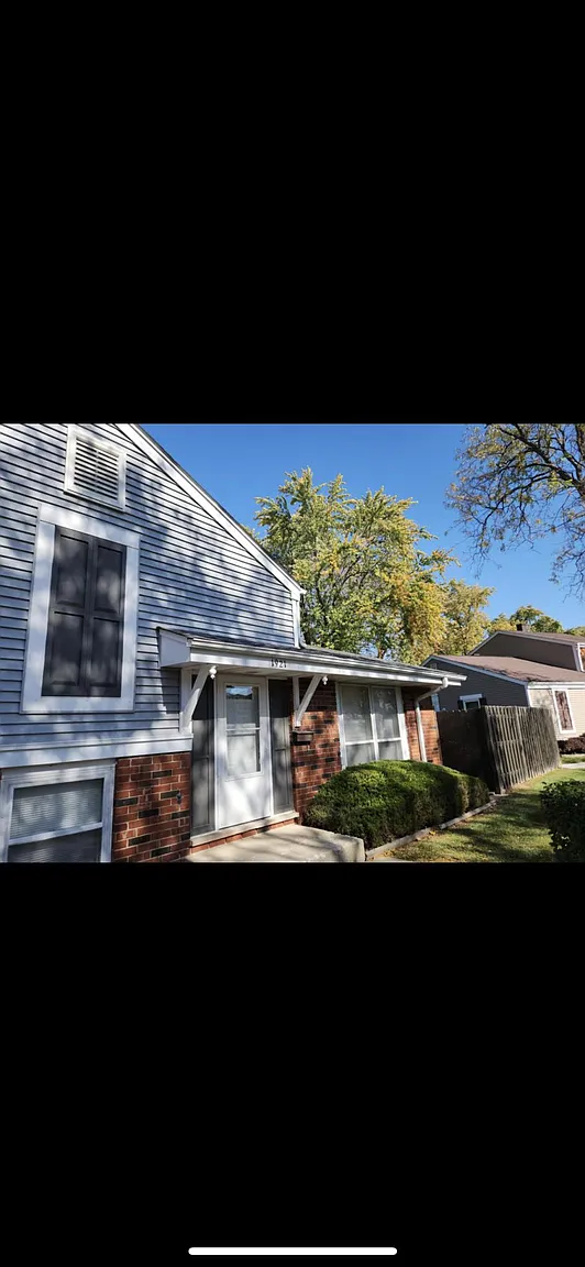 1921 Whitingham Ln photo 1