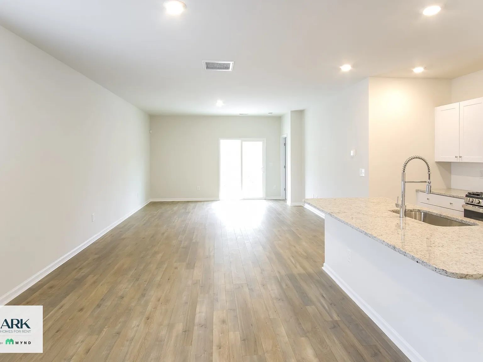 5 bed, 2.5 bath, 2343 sqft, $2,555 — Photo 3