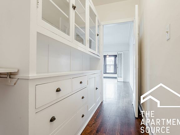 4th image of 2428 N Sawyer Ave APT 3E