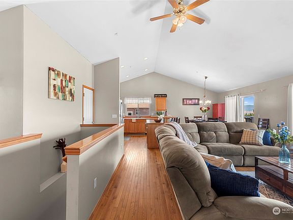 4th image of 1304 Wheatridge Drive