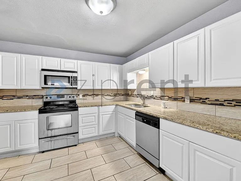 2332 Grandview Dr — Photo 17