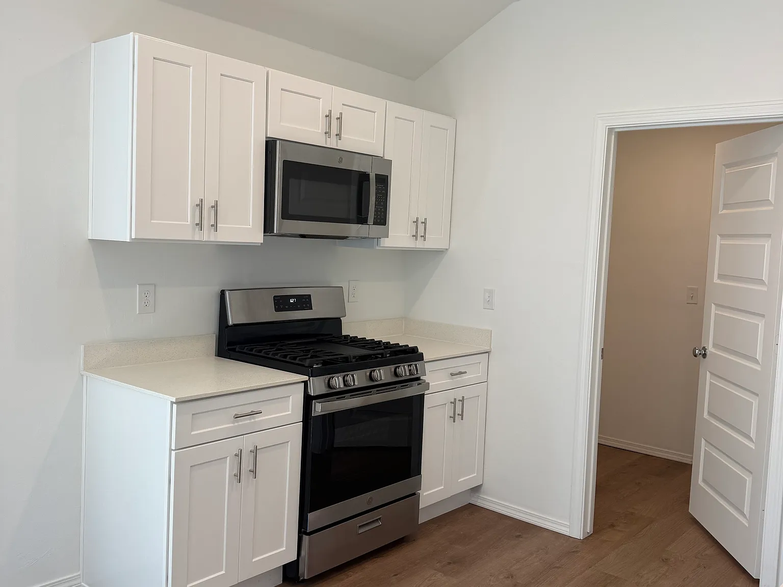 3 bed, 1472 sqft, $2,100 — Photo 2