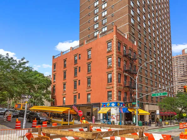 1678 3rd Avenue image 2 of 7