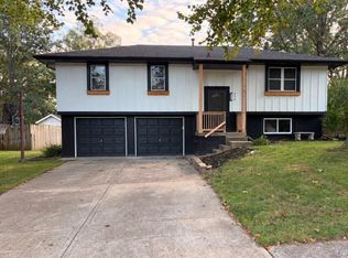 316 SW Killarney Lane, Blue Springs, MO 64015