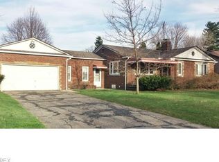 129 Forest Hill Dr, Amherst, OH 44001