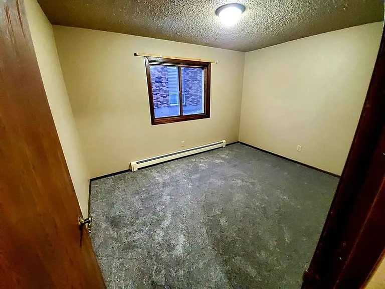 2901 E Rosser Ave — Photo 8