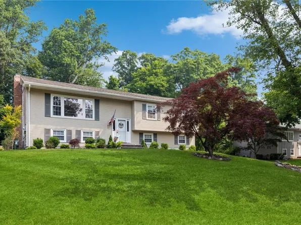 573 Babbling Brook Lane, Valley Cottage, NY 10989