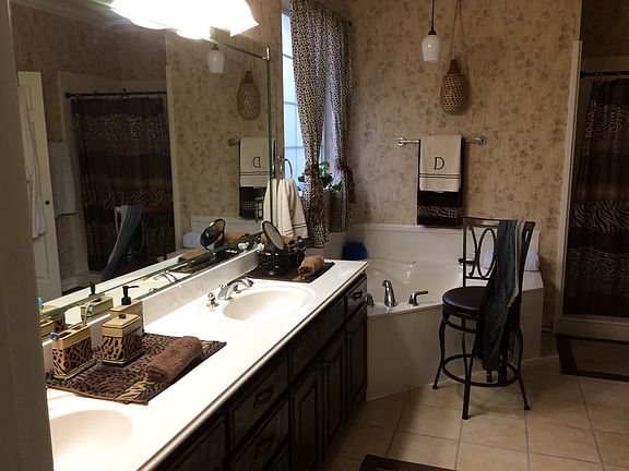 3rd image of 3301 Saint Andrews Dr