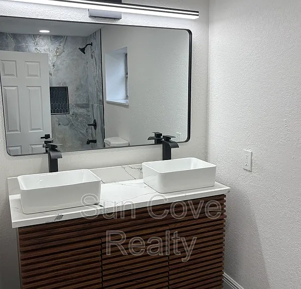 807 E Genesee St #1/2 — Photo 12