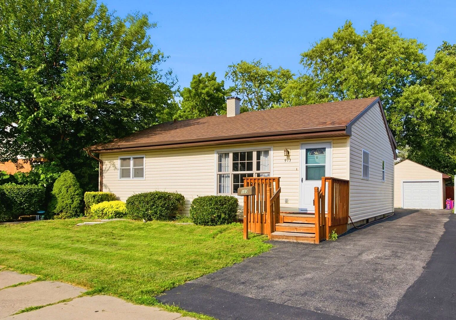3 bed, 1.5 bath, 1472 sqft, $2,500 — Photo 2