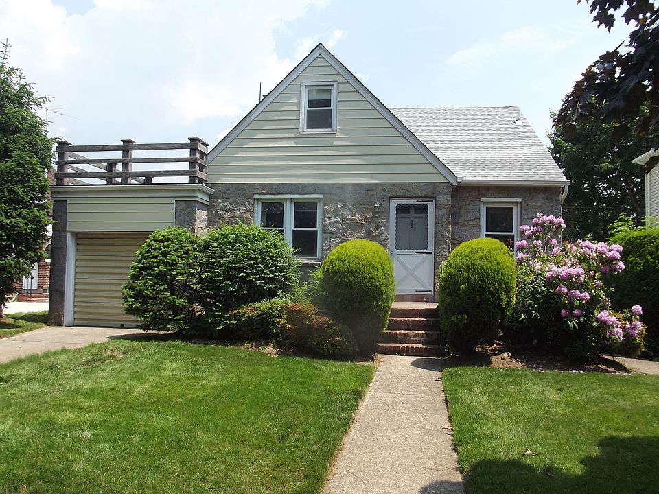 1st image of 32 Spruce Ln