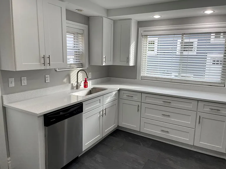 223 Phillips Pl — Photo 1