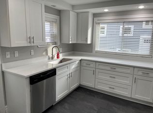 223 Phillips Pl, Royal Oak, MI 48067