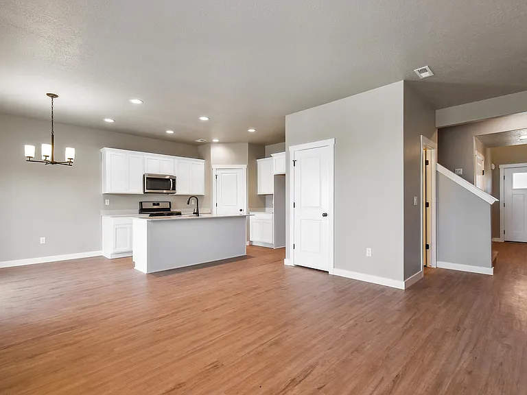 3521 S 4300 W — Photo 2