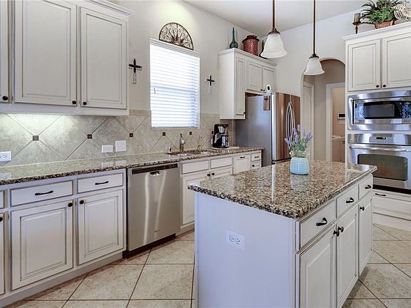 5th image of 9672 Royalwood Ln