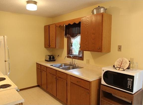 3rd image of 13087 Knollwood Dr