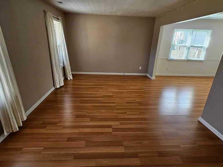 1605 Sinking Creek Dr — Photo 4