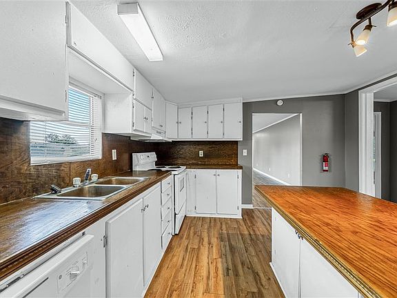 5th image of 1206 Vickie Ln