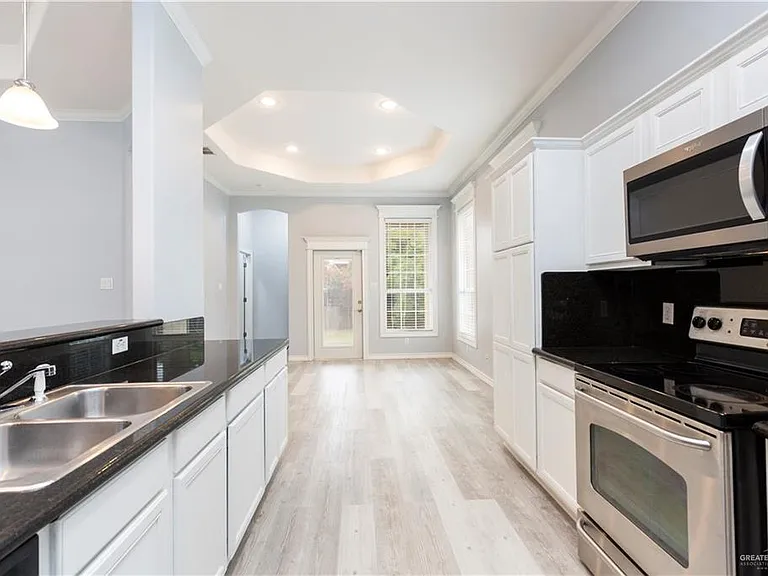 708 S Excalibur St — Photo 8