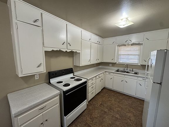 4th image of 3018 38th St