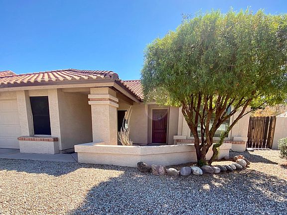 Front with sitting area