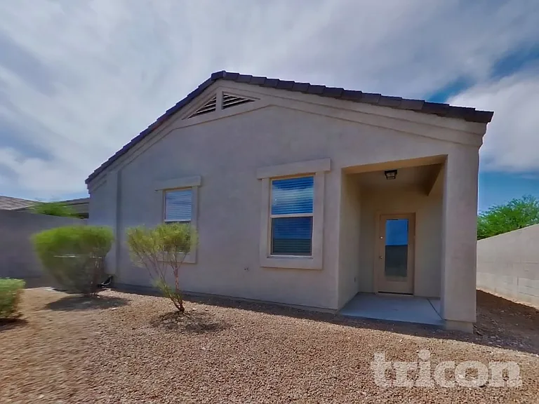 29300 W Clarendon Ave — Photo 16