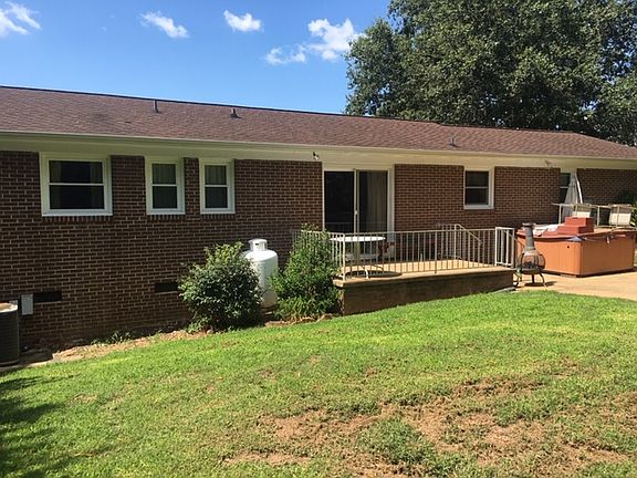5th image of 2925 Lake Dr