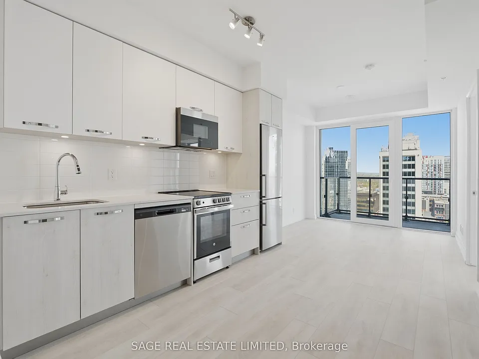 75 James St S #1404