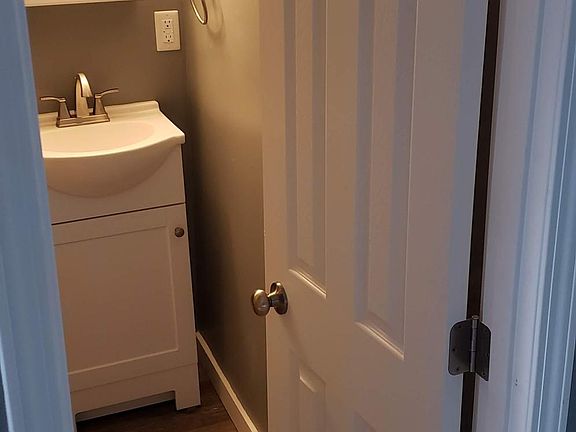 2nd image of 855 S Santa Fe Ave APT 5