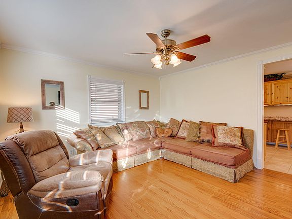 3rd image of 7712 Canyon Dr