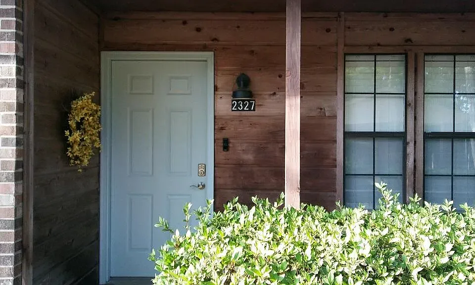 2327 Barcelona Ct