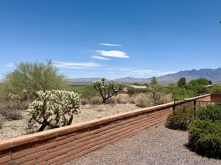 4685 S Tropicana Dr — Photo 17