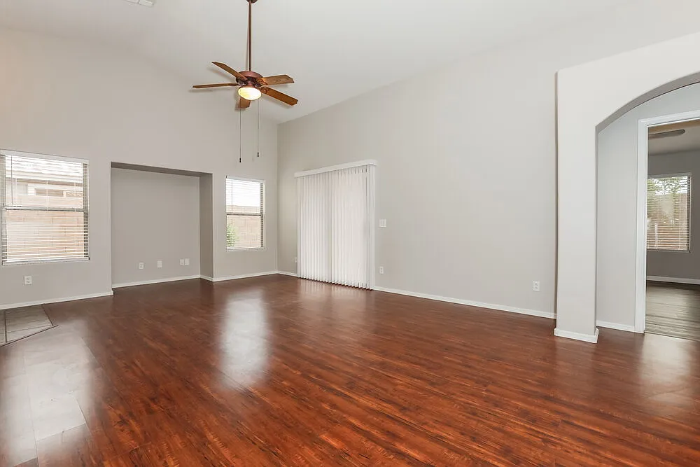 3 bed, 2.0 bath, 1665 sqft, $2,605 — Photo 4