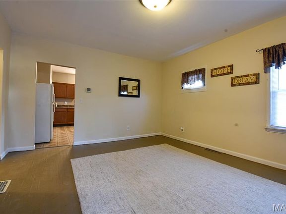 3rd image of 406 S Jersey St